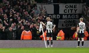 ‘Emirates has fallen’ say stunned fans at what ‘cold as hell’ Gordon did after scoring for Newcastle against Arsenal