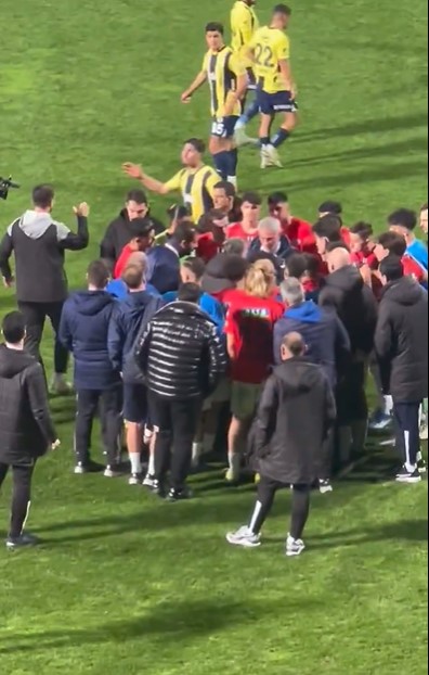 Watch classy Jose Mourinho give on-pitch team talk to the OPPOSITION as Fenerbahce secure 3-0 Turkish Cup win